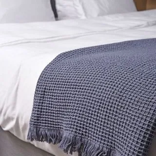 Плед Прикосновение 180x140 с бахромой Плед Прикосновение 180x140 с бахромой