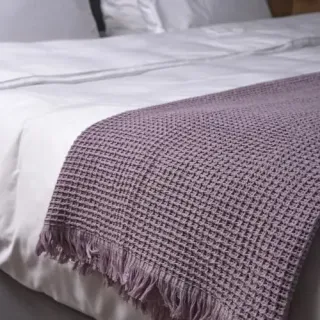 Плед Прикосновение 180x140 с бахромой Плед Прикосновение 180x140 с бахромой