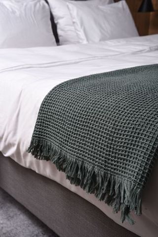 Плед Прикосновение 180x140 с бахромой Плед Прикосновение 180x140 с бахромой