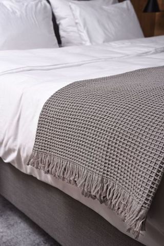 Плед Прикосновение 180x140 с бахромой Плед Прикосновение 180x140 с бахромой